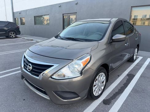 Used 2015 Nissan Versa SV FWD image 5