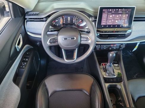 Used 2022 Jeep Compass Latitude FWD image 7