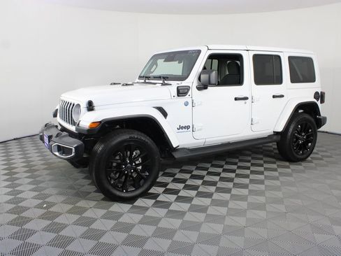 Used 2025 Jeep Wrangler Unlimited Sahara AWD/4WD image 2