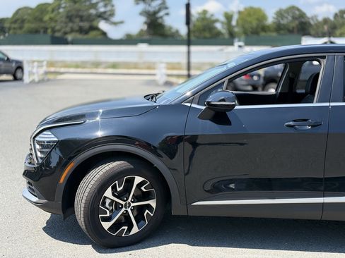 Used 2024 Kia Sportage EX FWD image 11