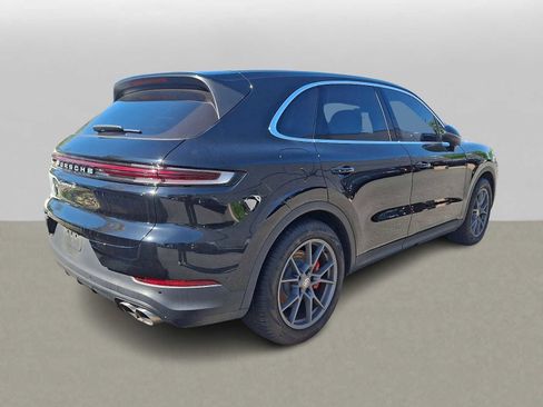 Used 2024 Porsche Cayenne S AWD/4WD image 3