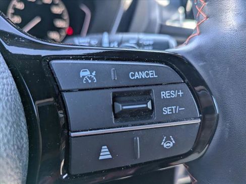 Used 2025 Honda Pilot TrailSport image 14