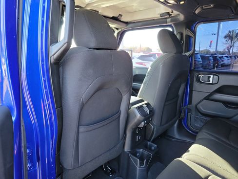 Used 2019 Jeep Wrangler Unlimited Sahara image 16