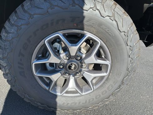 New 2025 Ford Bronco Badlands image 8