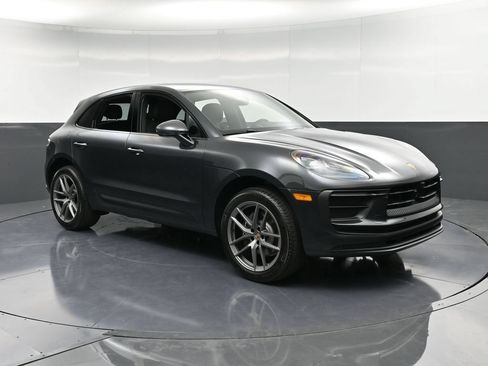 Certified 2026 Porsche Macan AWD/4WD image 10