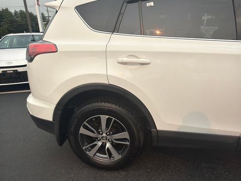Used 2018 Toyota RAV4 XLE AWD/4WD image 4