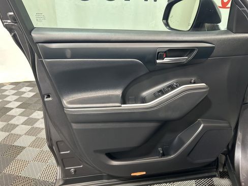 Used 2022 Toyota Highlander XLE image 23