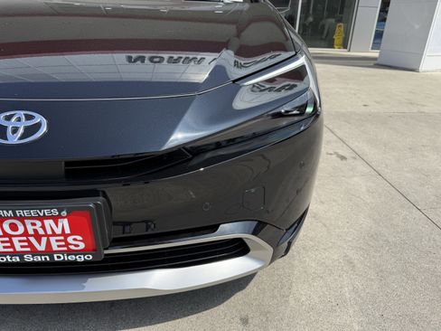 Certified 2025 Toyota Prius Plug-In Hybrid image 30