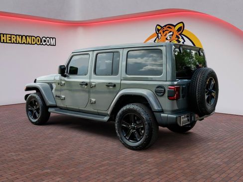 Used 2022 Jeep Wrangler Unlimited Sahara AWD/4WD image 8