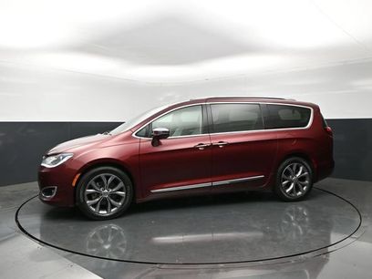Used 2019 Chrysler Pacifica Limited w/ Tire & Wheel Group