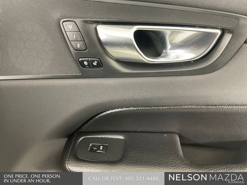 Used 2019 Volvo XC60 T5 Momentum w/ Premium Package FWD image 22