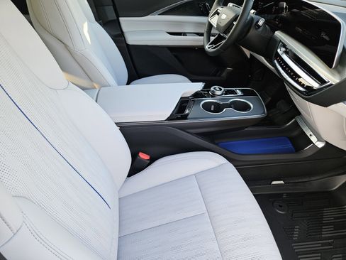 New 2026 Cadillac Lyriq Sport w/ LPO, Floor Liner Package AWD/4WD image 10