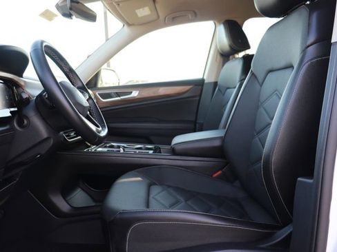 Used 2025 Volkswagen Atlas SE image 10