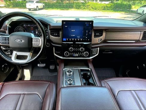 Used 2024 Ford Expedition Limited AWD/4WD image 7