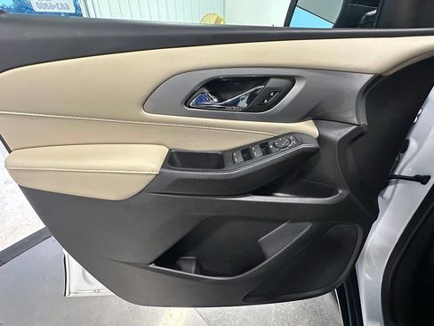 Used 2023 Chevrolet Traverse LS FWD image 19