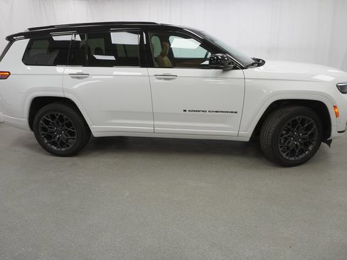 Used 2024 Jeep Grand Cherokee L Summit AWD/4WD image 18