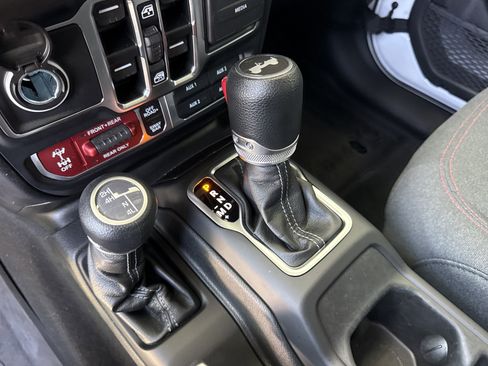 Used 2024 Jeep Wrangler Unlimited Rubicon w/ Technology Group AWD/4WD image 25