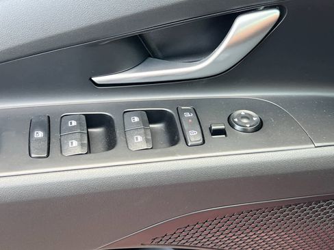 New 2025 Hyundai Elantra SE image 13