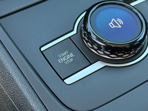 New 2026 Volkswagen Tiguan SE FWD image 21