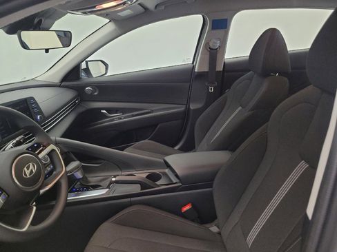 Used 2024 Hyundai Elantra SE FWD image 17