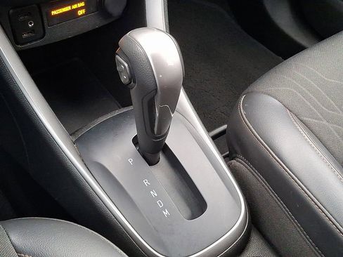 Used 2022 Chevrolet Trax LT w/ LT Convenience Package image 19