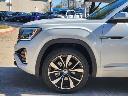 Used 2025 Volkswagen Atlas SEL Premium R-Line image 16