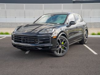 Certified 2025 Porsche Cayenne E-Hybrid AWD/4WD video 1
