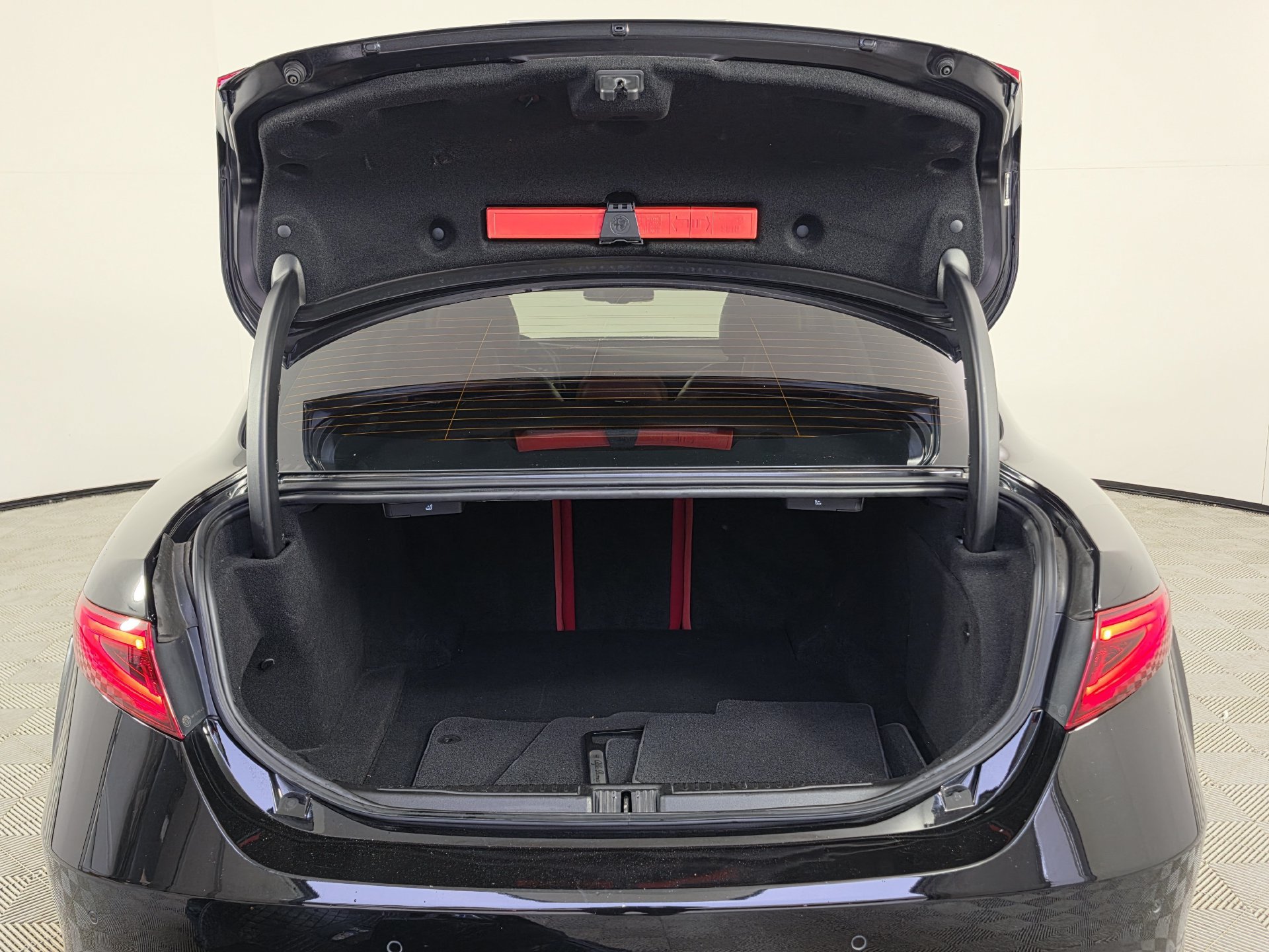 Used 2017 Alfa Romeo Giulia RWD image 48