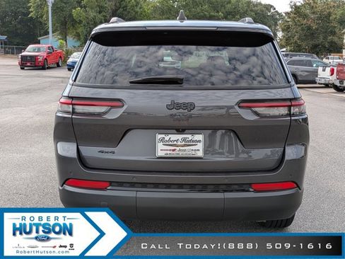 Used 2023 Jeep Grand Cherokee L Laredo image 7