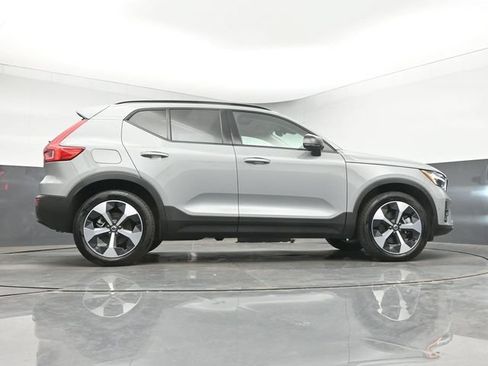 Used 2026 Volvo XC40 B5 Plus AWD/4WD image 17
