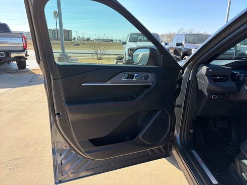 Used 2025 Ford Explorer ST-Line w/ Premium Package image 10
