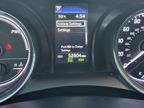 Used 2020 Toyota Camry LE image 12