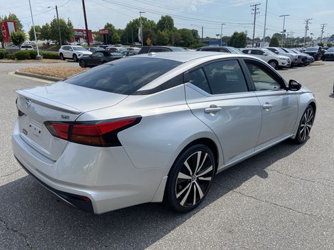 Used 2019 Nissan Altima 2.5 SR w/ SR Premium Package FWD image 5