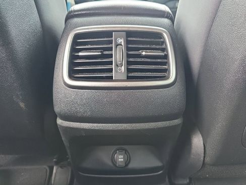 Used 2017 Kia Sorento L image 17