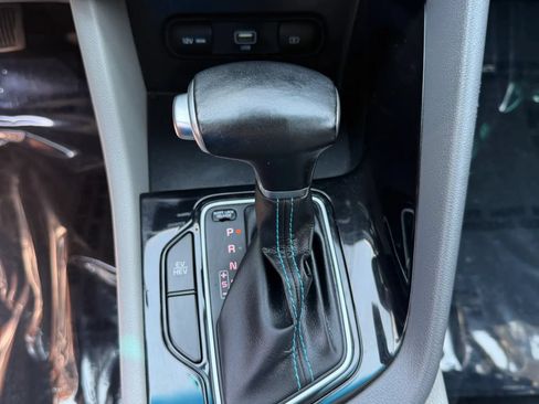 Used 2020 Kia Niro LXS FWD image 26