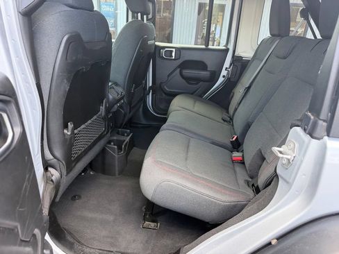 Used 2024 Jeep Wrangler Unlimited Rubicon AWD/4WD image 21