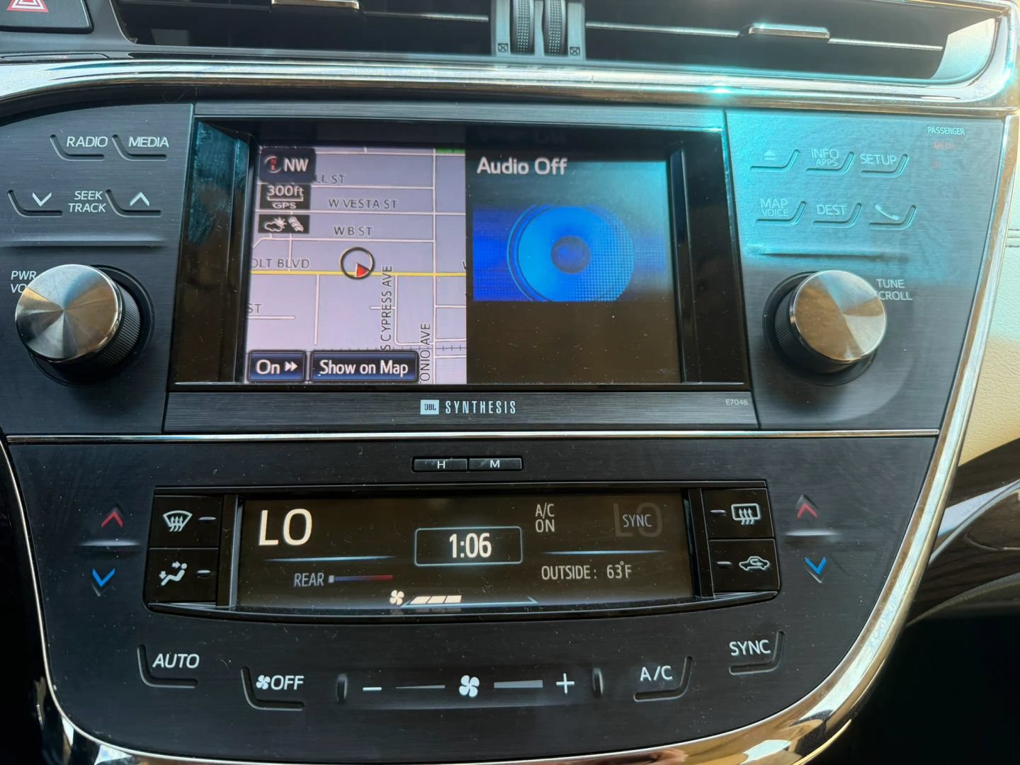 Used 2013 Toyota Avalon Limited w/ Technology Pkg FWD image 26