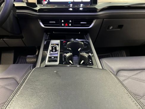 Used 2024 Volkswagen Atlas SE image 43