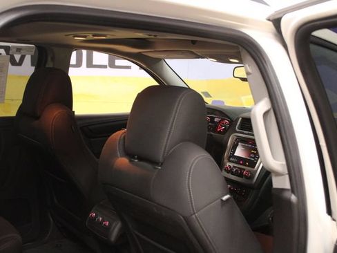 Used 2015 GMC Acadia SLE AWD/4WD image 10