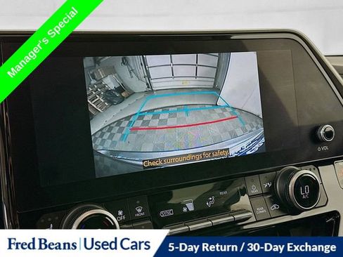 Used 2023 Toyota Highlander L image 15