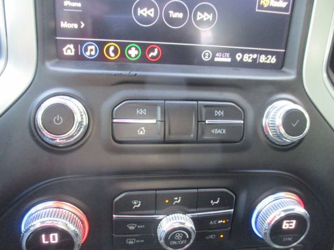 Used 2020 GMC Sierra 1500 SLT RWD image 19