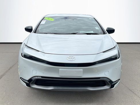 Used 2025 Toyota Prius XLE FWD image 2