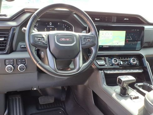 Used 2023 GMC Sierra 1500 AT4 w/ AT4 Premium Package AWD/4WD image 17