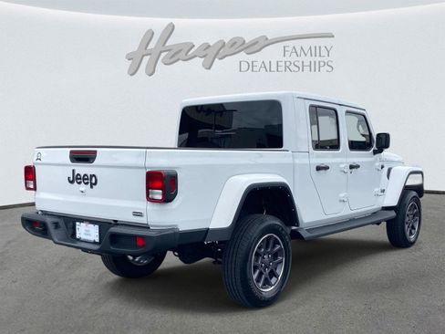 Used 2022 Jeep Gladiator Overland AWD/4WD image 3