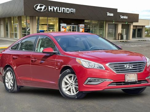 Used 2015 Hyundai Sonata SE w/ Option Group 02 image 2