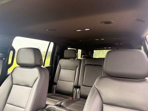 Used 2025 Chevrolet Suburban Z71 AWD/4WD image 20