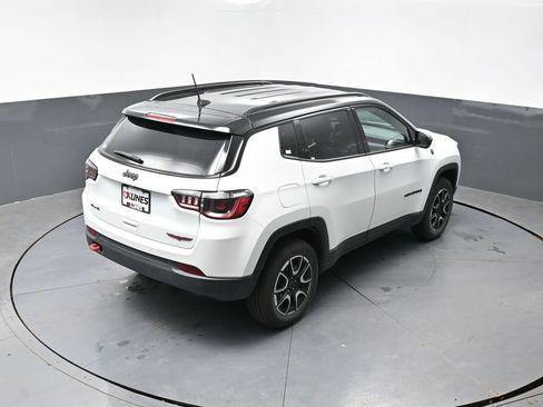 Used 2025 Jeep Compass Trailhawk AWD/4WD image 14