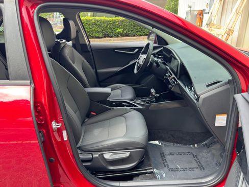 Used 2024 Kia Niro EX FWD image 14