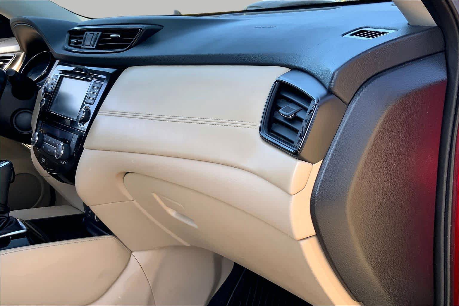 Used 2017 Nissan Rogue SL w/ SL Premium Package FWD image 19