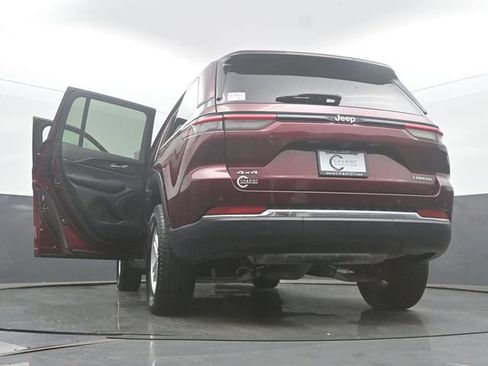 Used 2024 Jeep Grand Cherokee Laredo AWD/4WD image 58